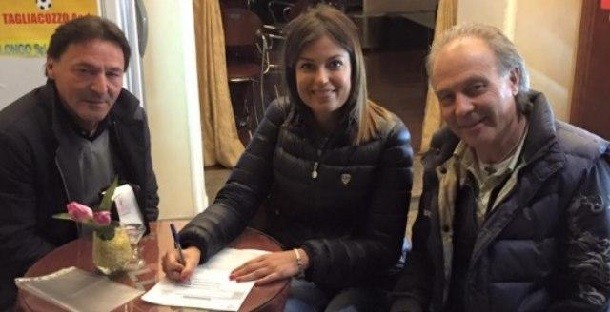 Ünlü porno yıldızı İtalyan kulübüne yönetici oldu 2 porno-yildizi-italyan-kulübe-yönetici-oldu (2)