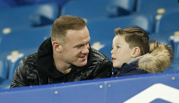 Wayne Rooney 6 yaşındaki oğluyla Everton maçında