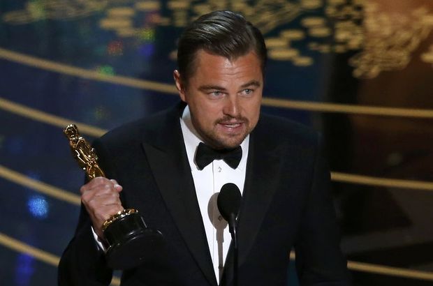 Leonardo DiCaprio Oscar ödülünü restoranda unuttu