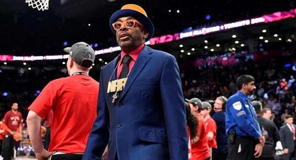 Yönetmen Spike Lee Oscar töreni yerine NBA maçına gitti