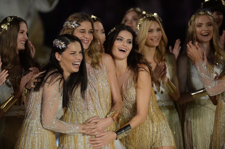 Adriana Lima Antalya'da Podyuma Çıktı 3 Isabeli Fontana, Ana Beatriz Barros, Izabel Goulart