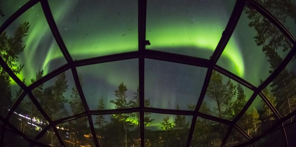 Cam iglolarda yattığınız yerden muhteşem kuzey ışıklarını izleyebilirsiniz.