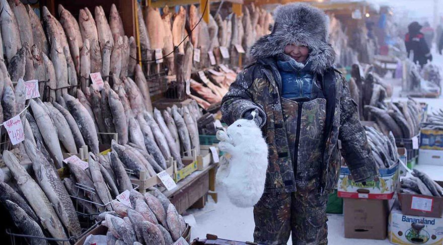 Kimse Soğuktan Şikayet Etmesin! Bu Köyde Termometreler Eksi 70 Dereceyi Gösteriyor 2 Kimse Soğuktan Şikayet Etmesin! Bu Köyde Termometreler Eksi 70 Dereceyi Gösteriyor