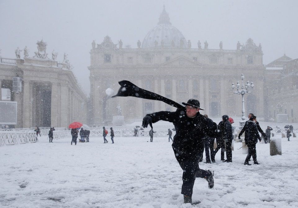 Roma’ya 6 Yıl Aradan Sonra Kar Yağdı