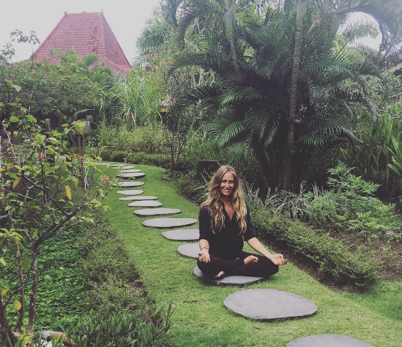 Bennu Gerede Bali adasında yoga eğitmeni oldu