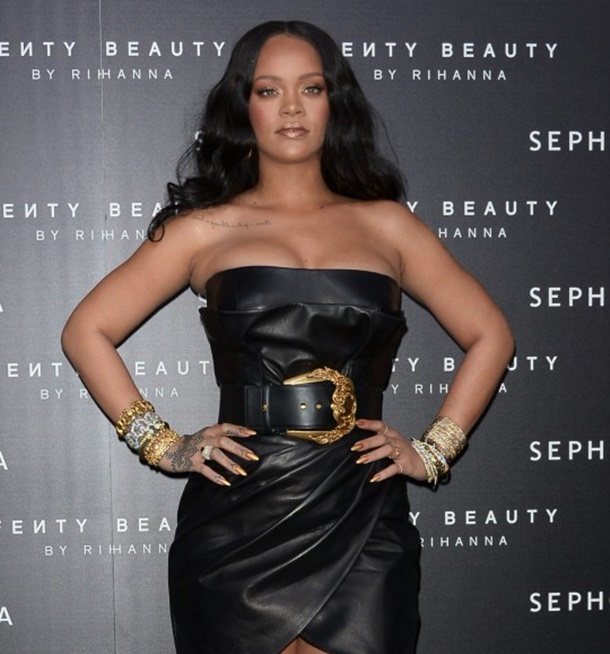 Rihanna İtalya’da mağaza açtı