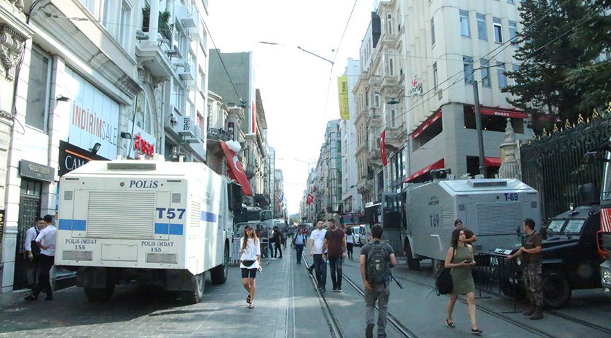 Polis Cumartesi Anneleri'nin girmemesi için Beyoğlu’nu ablukaya aldı!