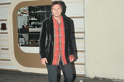 Liam Neeson in Istanbul, marking his territory with pee