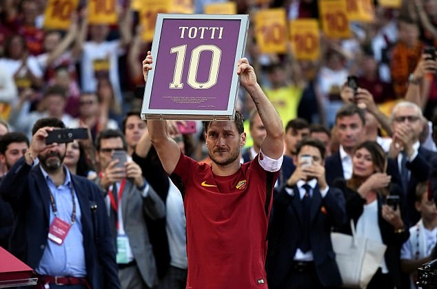 Francesco Totti ends Roma career