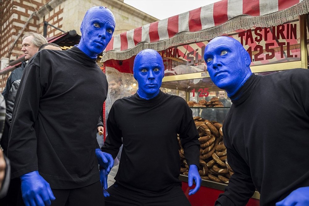 Blue Man Group draws attention in Istanbul