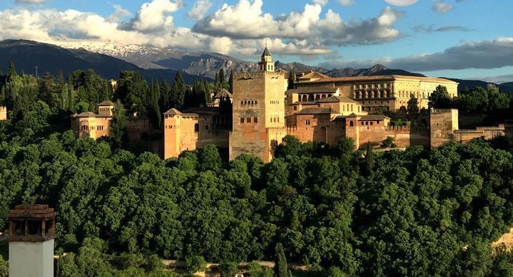 Granada mosque attracting Muslims in Ramadan