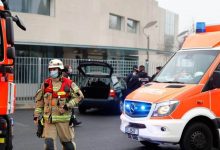 Photo of Car drives into the gate of the Federal Chancellery