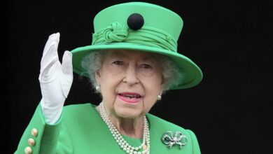 Queen Elizabeth Dies