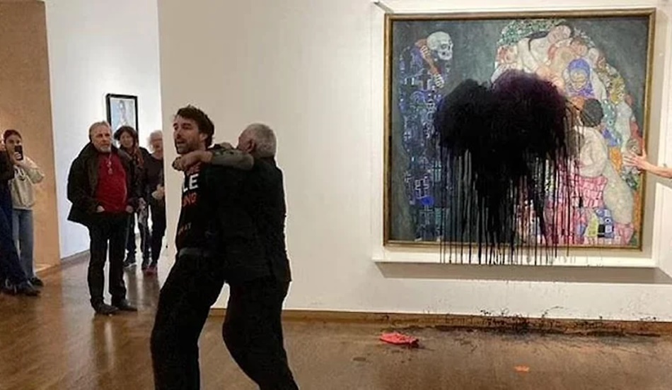 Oil attack on famous Gustav Klimt painting