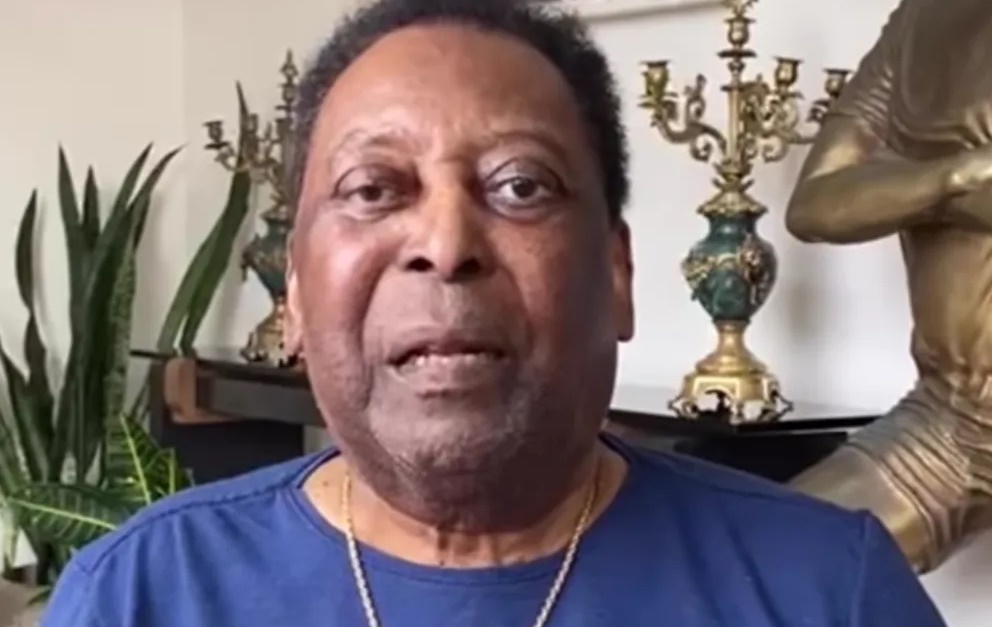 Pele Hospitalized