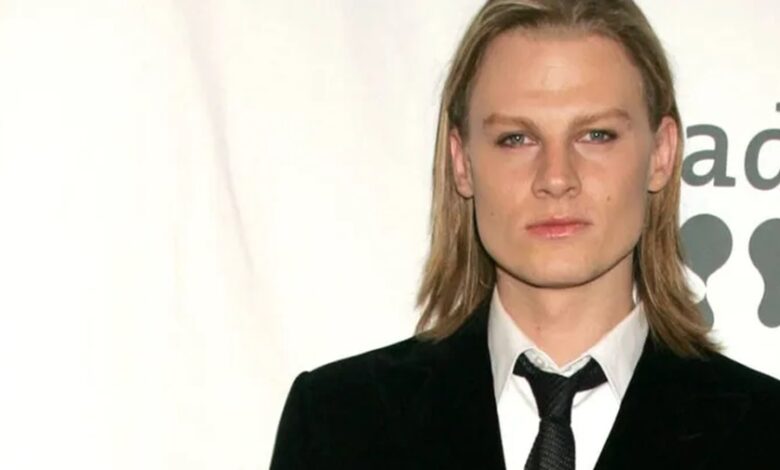 Jeffrey Carlson dies