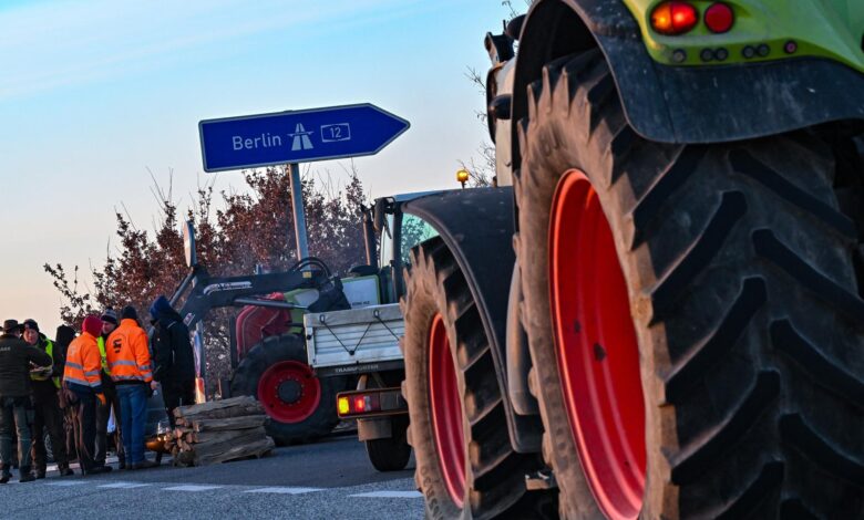 For a week, farmers protested against the government with numerous actions throughout Germany - and at the end they marched through Berlin.