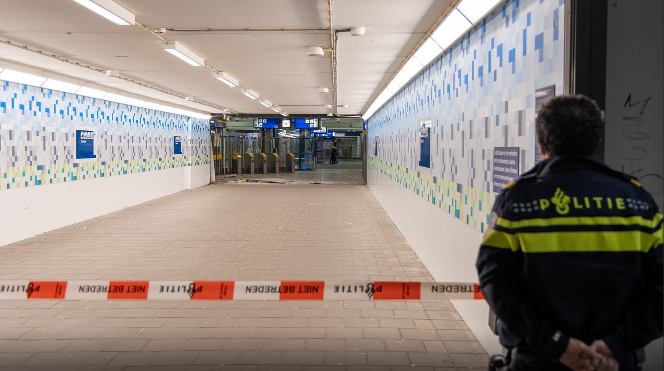 Explosion in Amsterdam: Train services were stopped