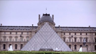 A daring and highly organized robbery shook Paris this weekend as a group of thieves raided the Louvre Museum, escaping with Napoleon-era jewels worth millions.