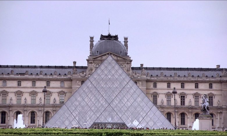 A daring and highly organized robbery shook Paris this weekend as a group of thieves raided the Louvre Museum, escaping with Napoleon-era jewels worth millions.
