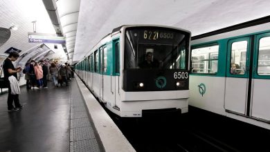 Three women were injured in a series of knife attacks on Paris metro line 3 within half an hour on Friday afternoon.