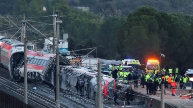 A Madrid-bound train derailed near Córdoba, causing a head-on crash, injuring dozens and halting Madrid-Andalusia rail links.