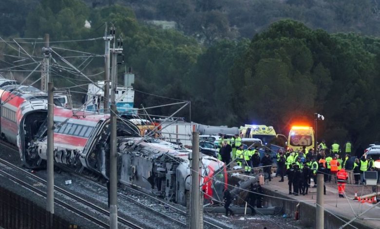 A Madrid-bound train derailed near Córdoba, causing a head-on crash, injuring dozens and halting Madrid-Andalusia rail links.