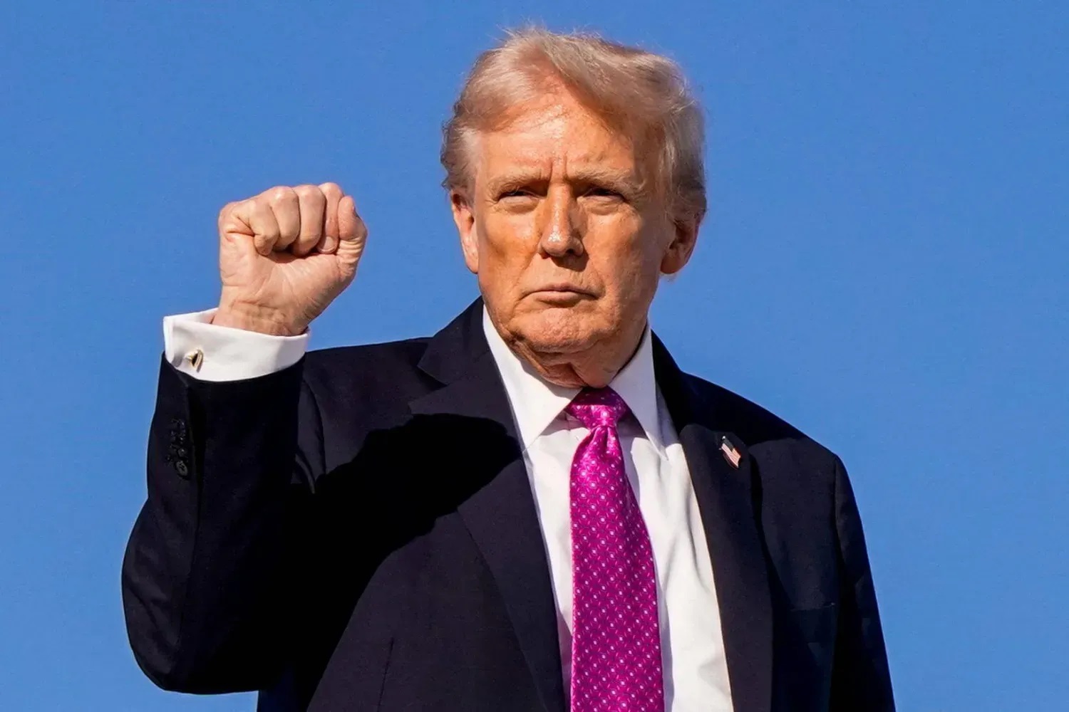 U.S. President Donald Trump posted a striking message about the demonstrations in Iran.