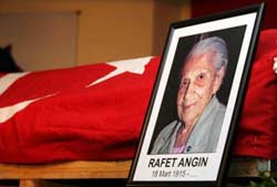 Refet Angın son yolculuğuna uğurlandı 1 refet angin
