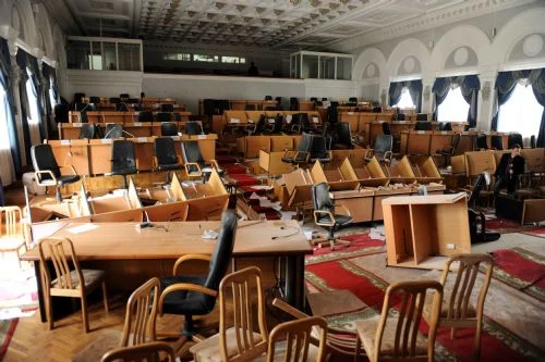 Burası Kırgızistan Meclisi! 1 kirgizistan parlamentosu
