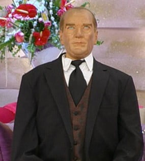 Seda Sayan "yuh" dedirtti! 1 ataturk balmumu heykel1 e1274275227491
