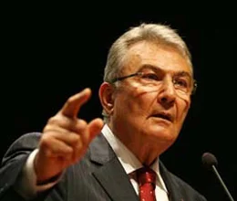 "İnönü Hitler idiyse Atatürk neydi?" 1 denizbaykal260