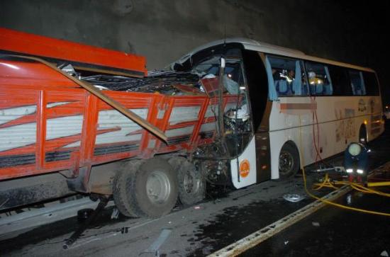 Kaynaşlı'da trafik kazası: 6 ölü 1 kaynasli kaza
