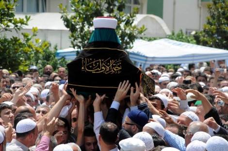 Hakikatçılar Şeyhi Ömer Öngüt'ü 3 bin kişi uğurladı 1 hakikatciler seyhi cenaze