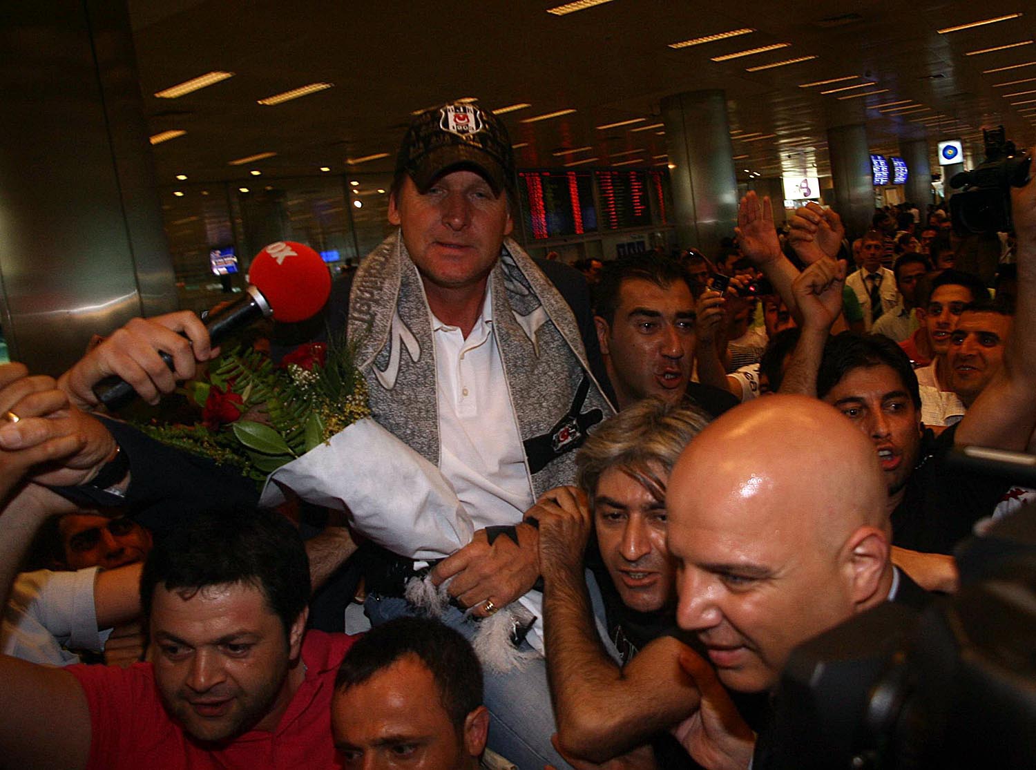 Bernd Schuster bugün imzalıyor 1 schuster omuzlarda