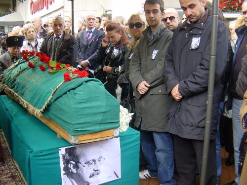 Deniz Som için Cumhuriyet gazetesinde tören 1 deniz som toren