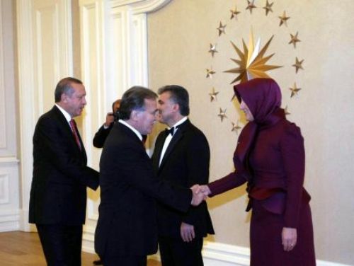 "Başbakan eşini ve kızını ikna edememiş!" 1 erdogan sahin gul
