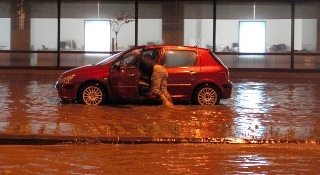 izmir siddetli yagmur