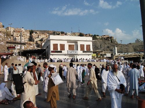 Peygamber Efendimiz'in doğduğu ev ziyaretçi akınına uğruyor 1 Peygamberimizin evi