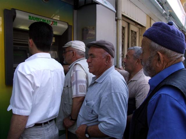 Emeklilerin maaşları bayramdan önce ödenecek 1 emekliler