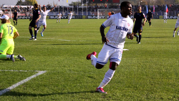 Emenike'den hat-trick! Karabükspor: 3 - Bucaspor: 0 1 emenike buca gol