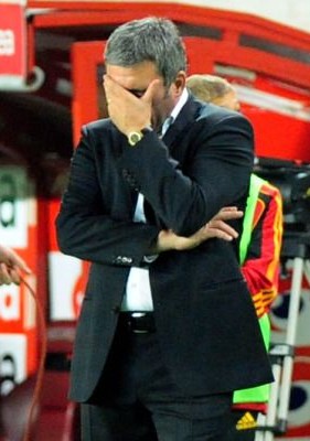 Galatasaray lige, taraftar takıma küstü!.. 1 hagi e1289821847510