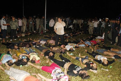 Kamboçya'daki faciada ölü sayısı 378'e çıktı 1 kambocya facia