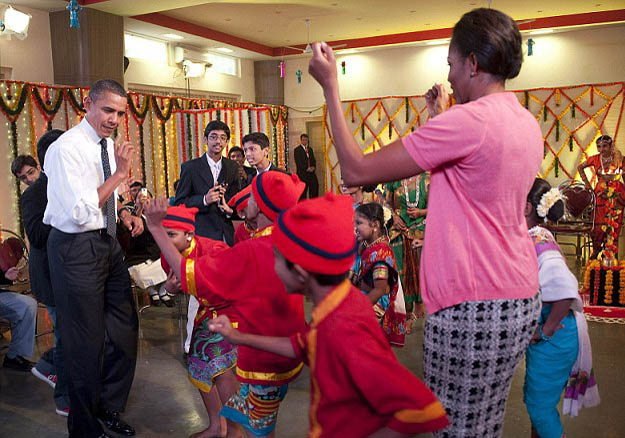obama hindistan dans