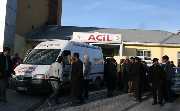 Ağrı Diyadin'de silahlı kavga! 1 ölü 1 agri acil