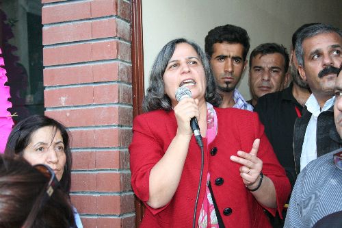 Hatay Dörtyol'da BDP binası yeniden açıldı 1 gultan kisanak dortyol