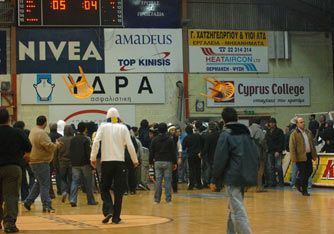 Kıbrıs Rum Kesimi'nde Pınar Karşıyaka'ya alçak saldırı! 1 karsiyaka saldiri