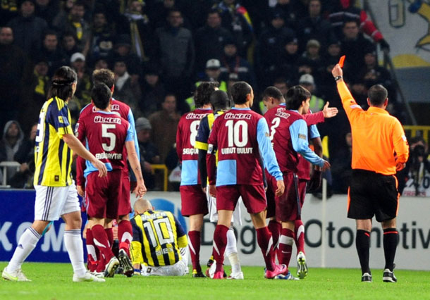 Fenerbahçe Trabzon'u yendi zirve karıştı! 1 fenerbahce trabzonspor