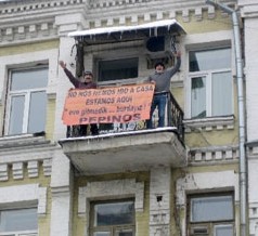kievde besiktasli taraftarlardan beklenmedik protesto1 e1298569390362