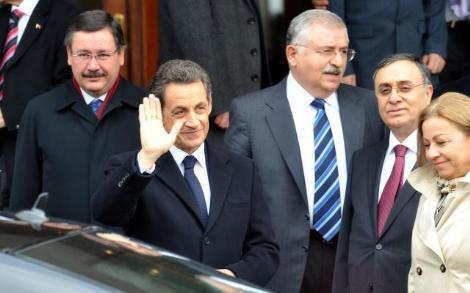Melih Gökçek Sarkozy'yi uğurlarken sakız çiğnedi! 1 sarkozy gokcek